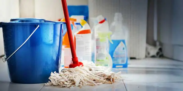 SchoneVloeren.nl helpt bij het zelf schoonmaken van uw vloer